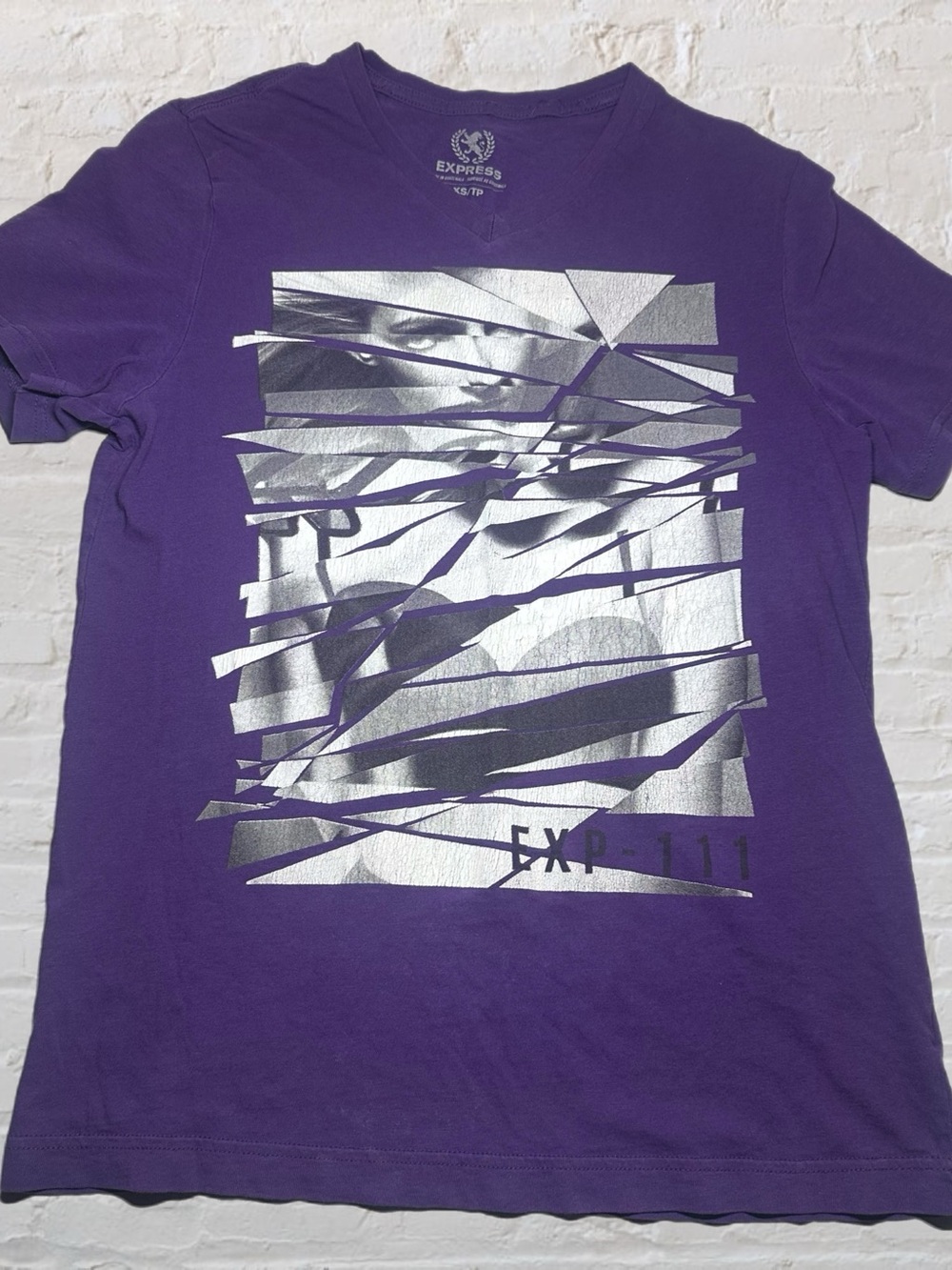 Express Purple & White Shattered Reflection Graphic V-Neck Tee in Men's X-Small